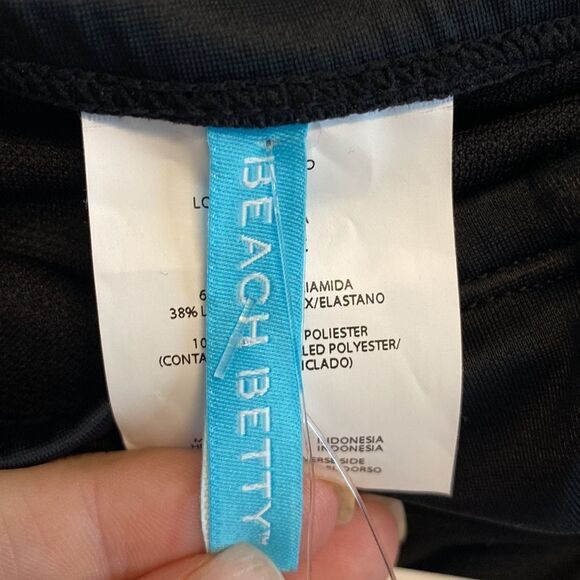 NWT- Black 𝅺beach Betty bikini bottoms with rouching - Picture 5 of 8